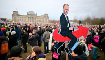 Demonstrationen gegen Rechts: Rund 60.000 Menschen in Berlin fordern klare Abgrenzung von der AfD