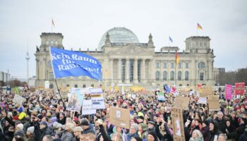 « Nous sommes le pare-feu » : à Berlin, 160 000 personnes manifestent contre l’extrême droite