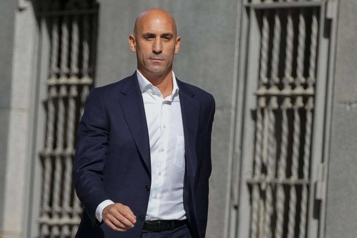 L’ex-patron du foot espagnol Luis Rubiales devant la justice pour son baiser imposé à Jenni Hermoso