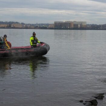 Quatre jours après la collision aérienne à Washington, 55 corps ont été repêchés dans le fleuve Potomac