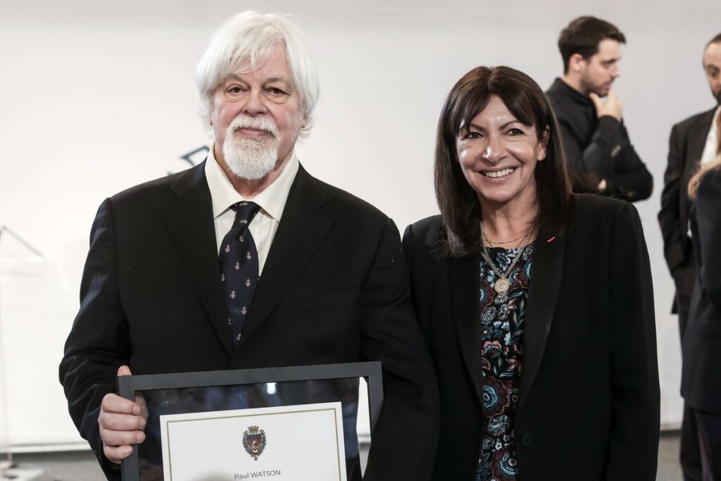 Paul Watson, fondateur de Sea Sheperd, reçoit le titre de citoyen d’honneur de Paris