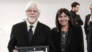 Paul Watson, fondateur de Sea Sheperd, reçoit le titre de citoyen d’honneur de Paris