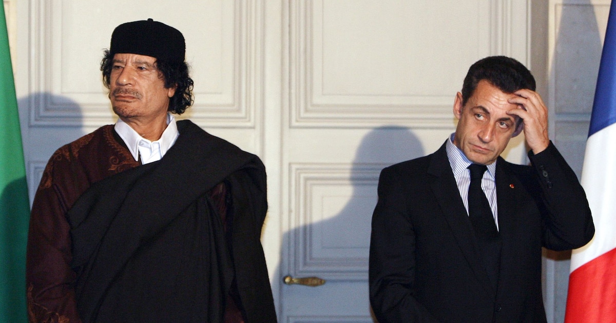 Mouammar Kadhafi et Nicolas Sarkozy le 10 décembre 2007 à l'Elysée à Paris