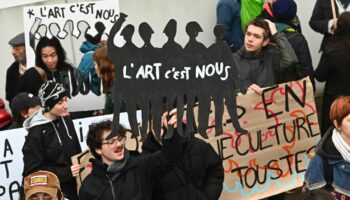 "Debout pour la culture" : une pétition lancée en soutien du secteur culturel, victime de coupes budgétaires