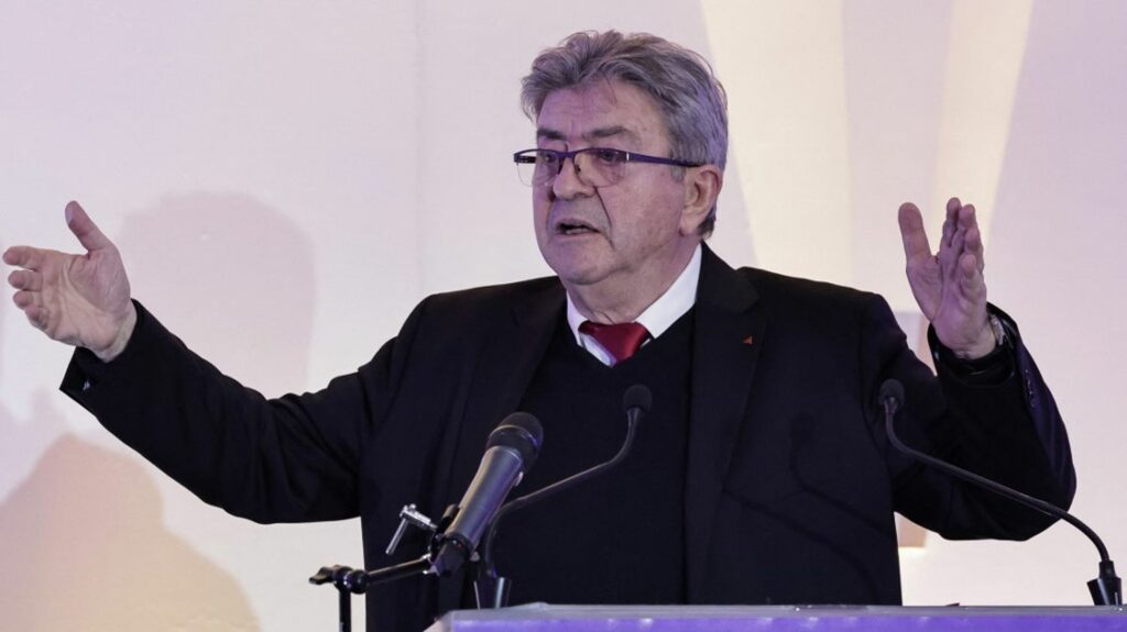 Budget 2025 : les socialistes "rallient" le gouvernement en refusant de le censurer, affirme Jean-Luc Mélenchon