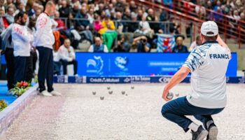 En France, tenue correcte exigée pour jouer à la pétanque