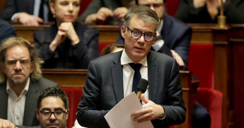 Le premier secrétaire du Parti socialiste Olivier Faure s'exprime lors d'une séance de questions au gouvernement à l'Assemblée à Paris, le 15 janvier 2024