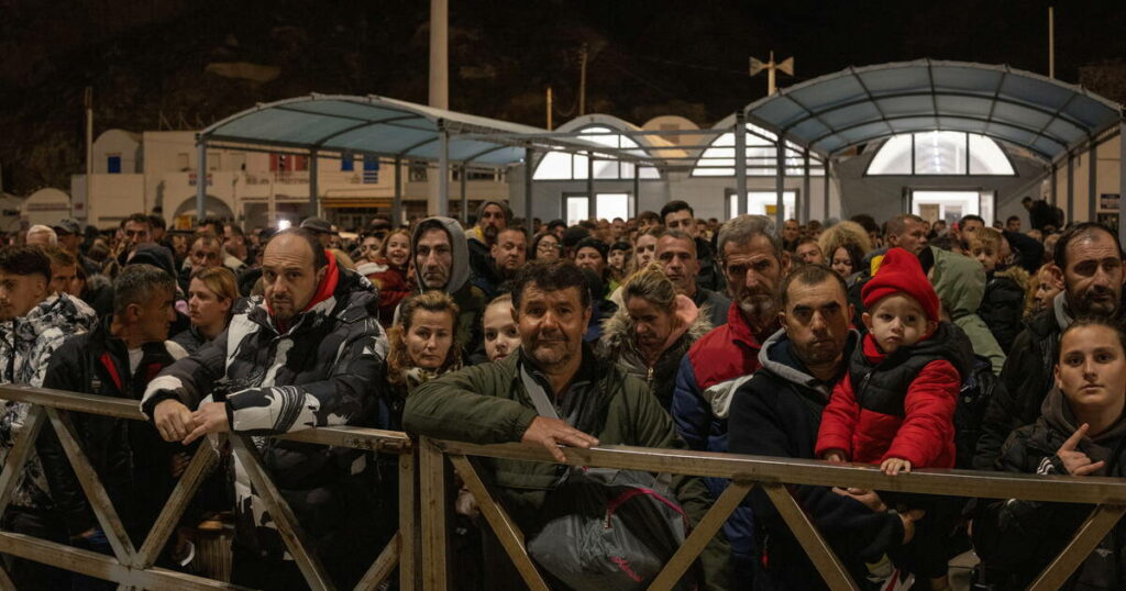 Séismes à Santorin : 6 000 personnes ont quitté l’île en urgence, les tremblements de terre continuent