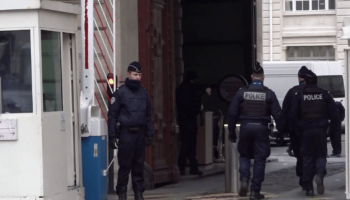 Paris : des policiers visés par une attaque devant la Préfecture de police