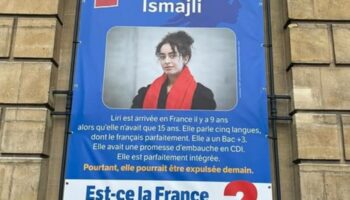 Liri, jeune Kosovare menacée d’expulsion, soutenue par une affiche sur la mairie de Rouen