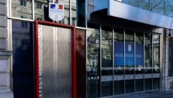 Un homme s’attaque à des policiers devant la préfecture de police de Paris, avant d’être interpellé