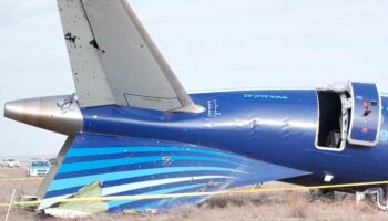 Azerbaijan Airlines: In Kasachstan abgestürztes Flugzeug durch "externe Objekte" beschädigt