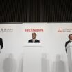 Les patrons de Nissan, Honda et Mitsubishi Motors, lors d'une conférence de presse conjointe à Tokyo, le 23 décembre 2024