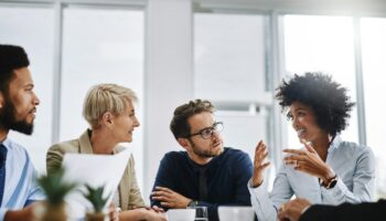 Avoir de la répartie au travail : les clés pour répondre avec justesse et assurance.