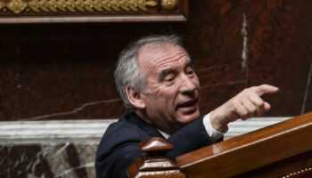 "Je ne comprends pas pourquoi il dément" : les mensonges de Bayrou sur une institution accusée de viols étonnent