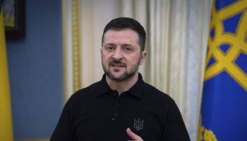 Zelensky d'accord pour négocier avec Poutine, mais avec ces deux partenaires à la table