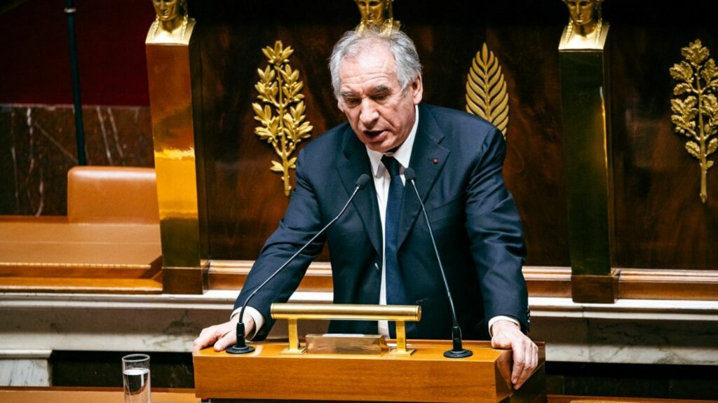 L'Assemblée nationale adopte le budget de l'Etat après le rejet d'une première motion de censure visant le gouvernement de François Bayrou