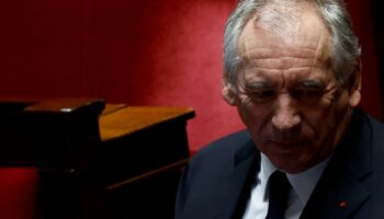 François Bayrou, le “Columbo” de la politique, qui a réussi là où Barnier avait échoué