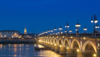 À Bordeaux, la mairie décide d'éclairer la ville une partie de la nuit pour une raison précise