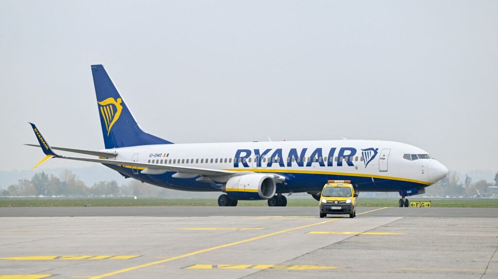 Budget 2025 : Ryanair menace de réduire son trafic depuis les aéroports français en cas d'augmentation de la taxe sur les billets d’avion