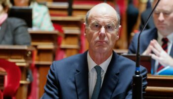 Le ministre de l'Economie, Eric Lombard au Sénat, à Paris, le 23 janvier 2025