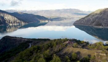 Hautes-Alpes : l'histoire du lac artificiel de Serre-Ponçon