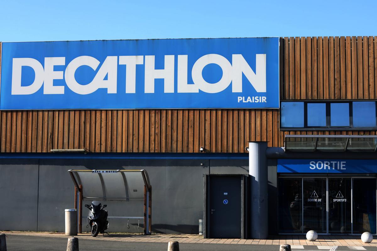 Decathlon accusé de bénéficier du travail forcé de Ouïghours en Chine, selon Disclose et « Cash Investigation »