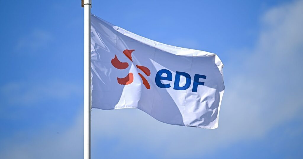 EDF revoit à la baisse son estimation de production nucléaire pour l'année 2022, en raison d'un arrêt plus long que prévu de quatre réacteurs pour des problèmes de corrosion et du fait d'un mouvement social