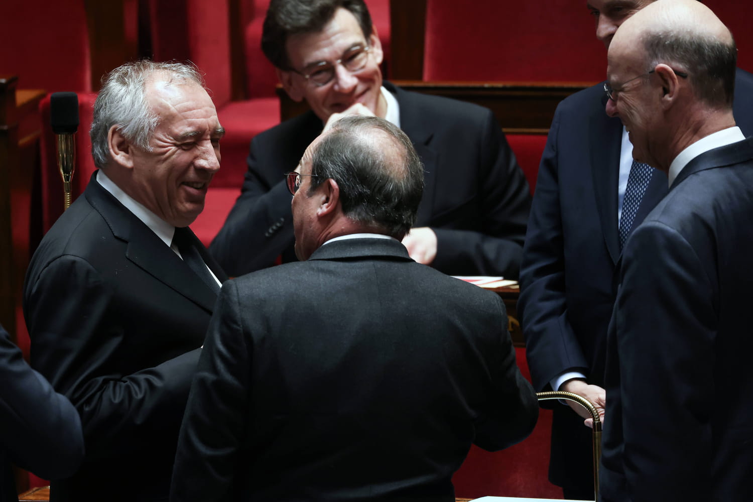 Ces SMS échangés entre Bayrou et Hollande, la marque d'une familiarité amicale