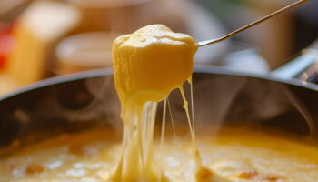 C'est le petit-frère de la fondue, connaissez-vous ce plat savoyard dégoulinant de fromage ?