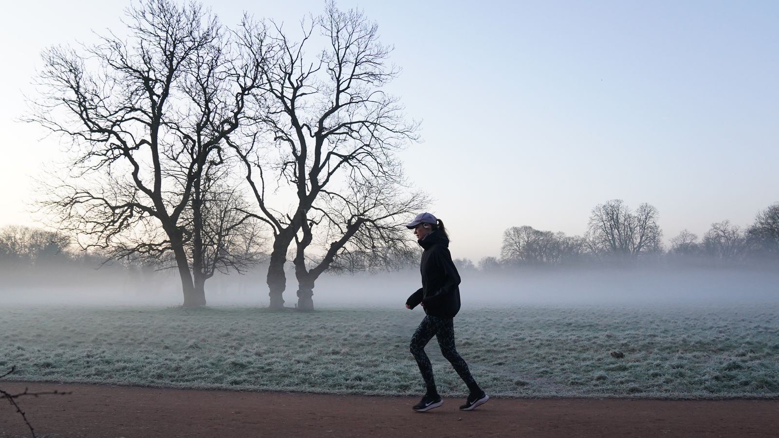 Temperatures in UK set to plummet to -7C as cold health alerts issued