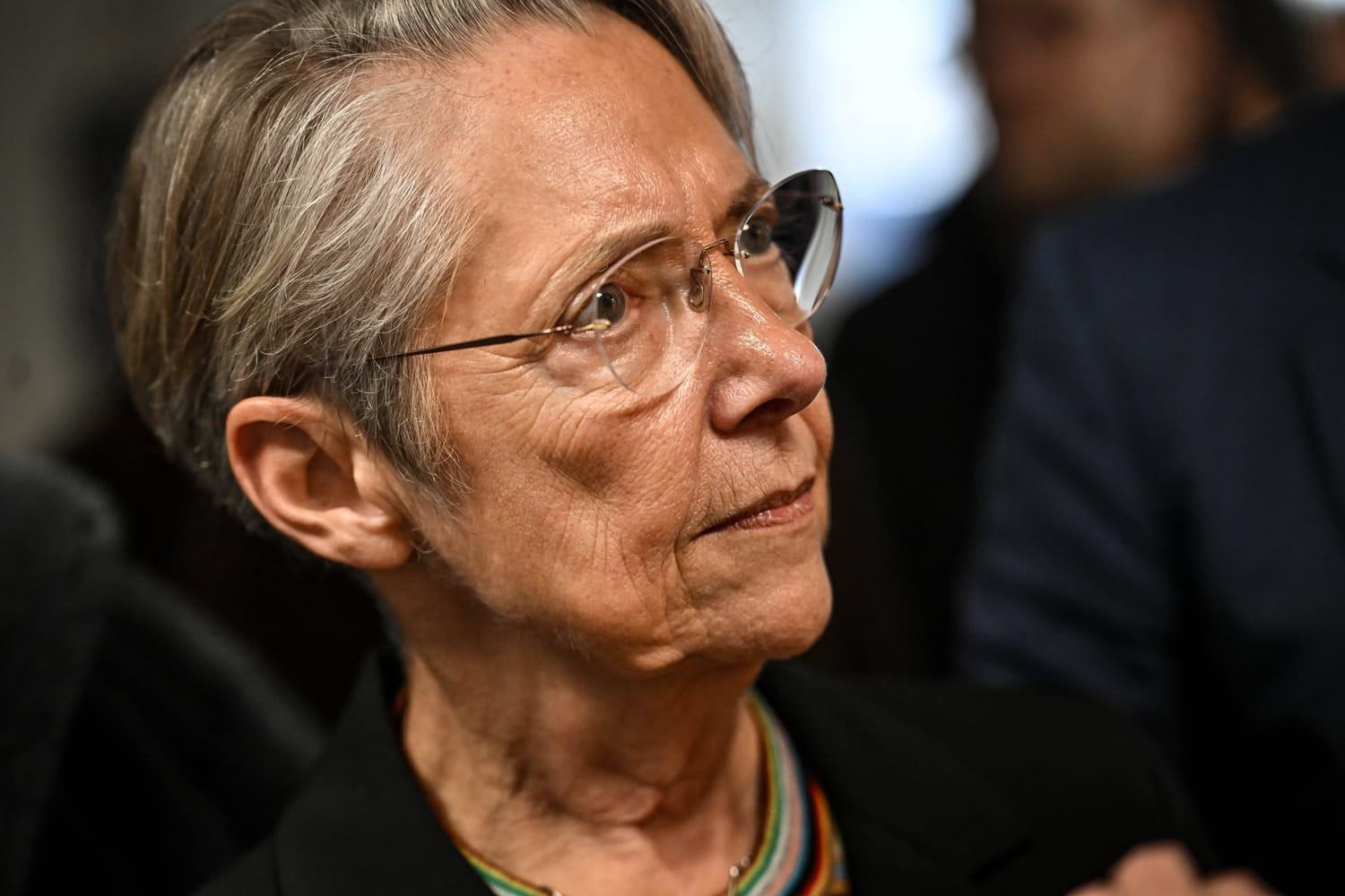 Armes blanches à l'école : Elisabeth Borne hausse le ton et dévoile son plan