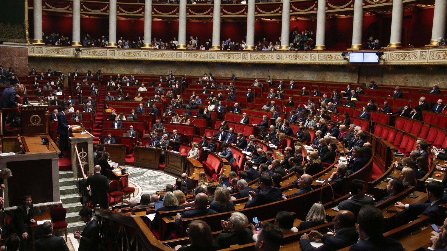 "Urgence vitale", "très mauvais signe"... Nouvelles tensions à l'Assemblée nationale après le vote de la restriction du droit du sol à Mayotte