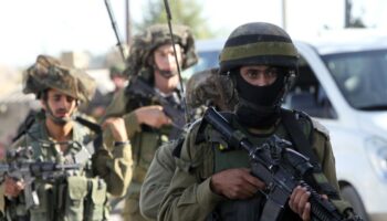 Des soldats de Tsahal patrouillent le 16 juin 2014 dans la ville d'Hebron en Cisjordanie après l'enlèvement de trois israéliens