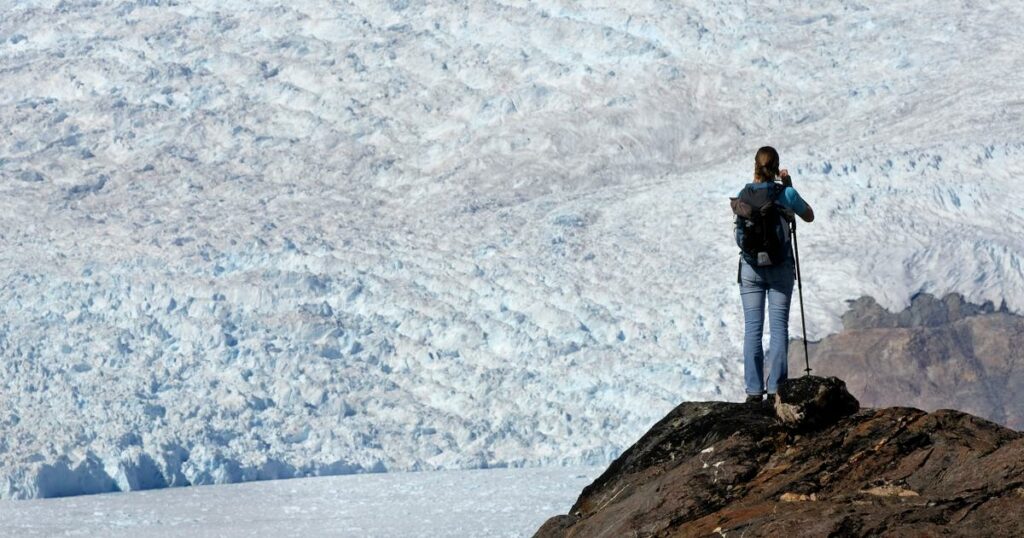 Sous les calottes polaires, les fleuves de glace s’écoulent grâce à des microséismes