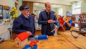 Prince William shown how to make 'tree hugger' during Scotland trip