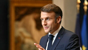 Sommet de l’IA à Paris : Emmanuel Macron veut «accélérer», un collectif appelle à «résister»