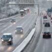 La neige s’invite sur les routes, le trafic perturbé pour les départs en vacances ce samedi