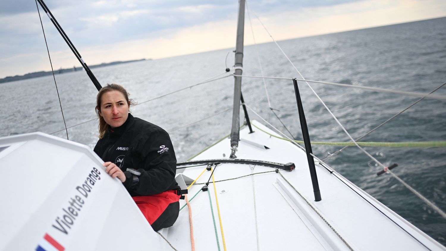 Vendée Globe : la benjamine de l'édition Violette Dorange est arrivée aux Sables-d'Olonne après 90 jours en mer