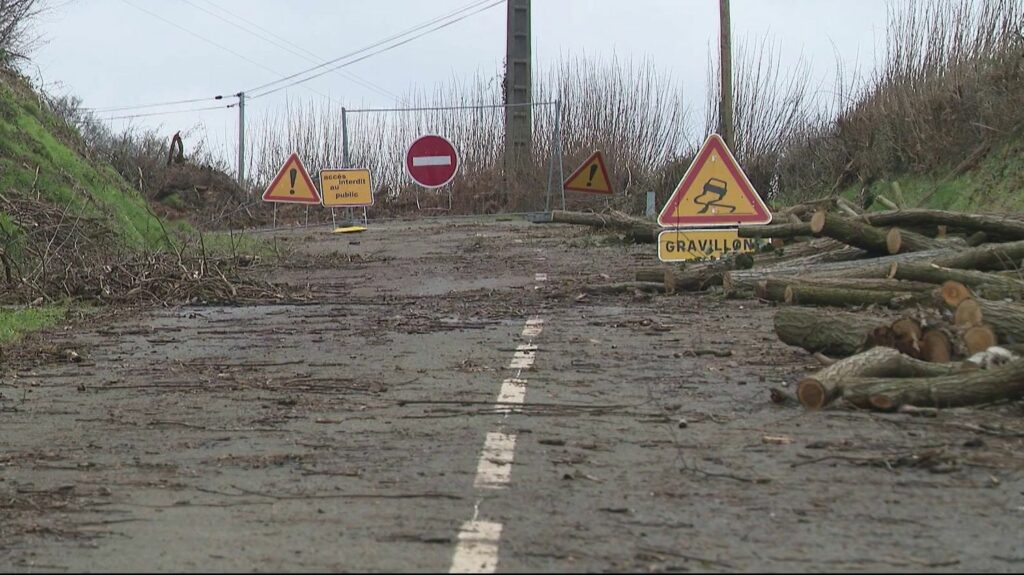 Orne : une route s'effondre sur 30 mètres