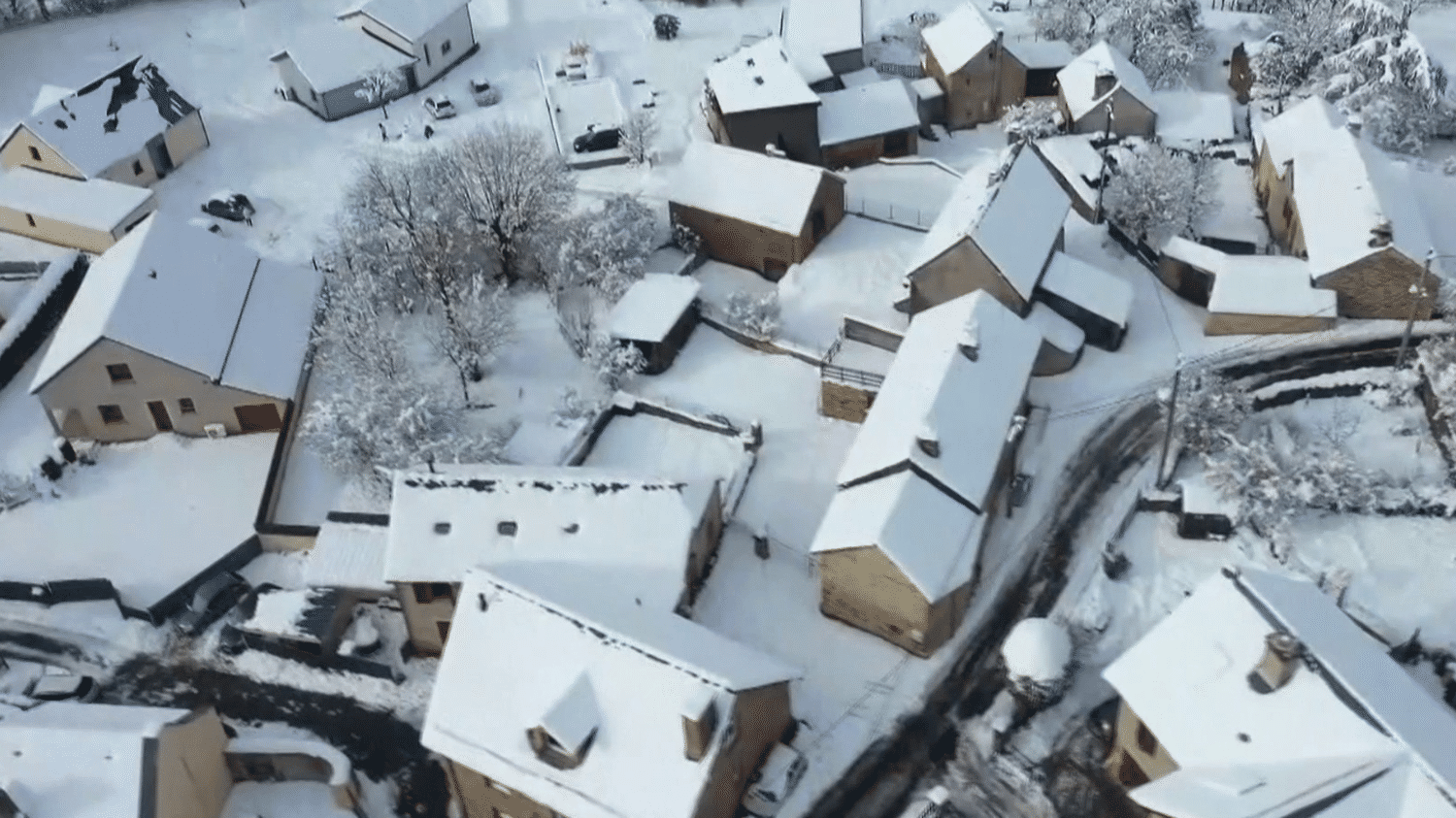 Neige et verglas : un dimanche au ralenti pour plusieurs habitants