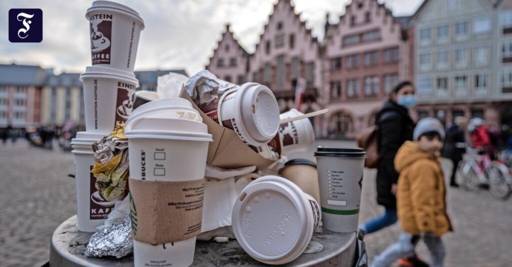 Kampf dem To-go-Becher: Frankfurt lehnt Verpackungssteuer ab, Wiesbaden und Darmstadt prüfen