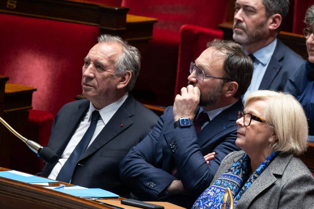 Motion de censure : Bayrou assuré de rester à Matignon, mais seulement jusqu'à cette date