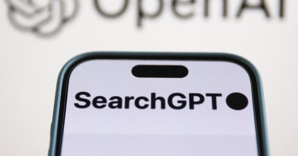 Le logo OpenAI affiché sur l'écran d'un ordinateur portable et le logo SearchGPT affiché sur l'écran d'un téléphone sont visibles sur cette photo d'illustration prise en Pologne le 8 août 2024. (Photo by Jakub Porzycki/NurPhoto) (Photo by Jakub Porzycki / NurPhoto / NurPhoto via AFP)