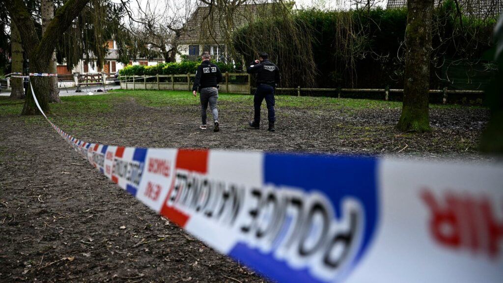 Après la mort de Louise à Longjumeau en Essonne, parents et policiers sécurisent les trajets