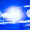 Nackter 24-Jähriger greift Mann nach Verkehrsunfall mit Messer an