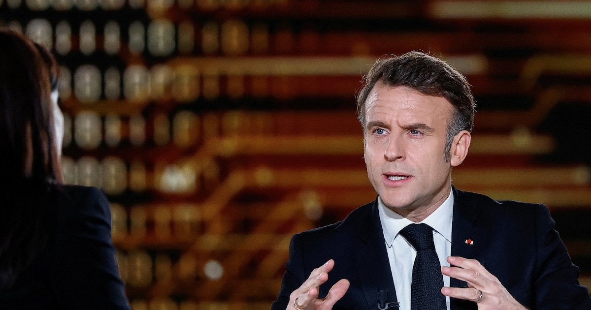 Le président français Emmanuel Macron répond aux questions des journalistes lors d'une interview télévisée au Grand Palais, à Paris, le 9 février 2025