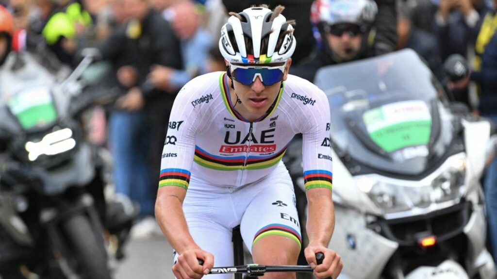 Cyclisme : "Devinez où je suis"... Filmé sur les pavés d'Arenberg, Tadej Pogacar disputera-t-il son premier Paris-Roubaix en 2025 ?