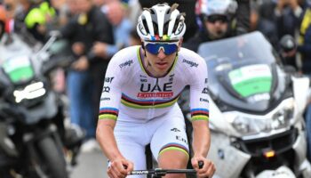 Cyclisme : "Devinez où je suis"... Filmé sur les pavés d'Arenberg, Tadej Pogacar disputera-t-il son premier Paris-Roubaix en 2025 ?