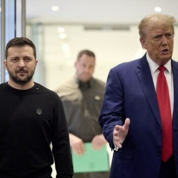 Photo fournie par la présidence ukrainienne le 27 septembre 2024, à l'occasion de la rencontre à New York de Volodymyr Zelensky et Donald Trump, alors encore candidat